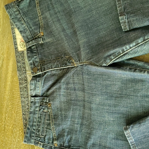 GAP 1969 size 14 medium wash capris - Picture 4 of 7